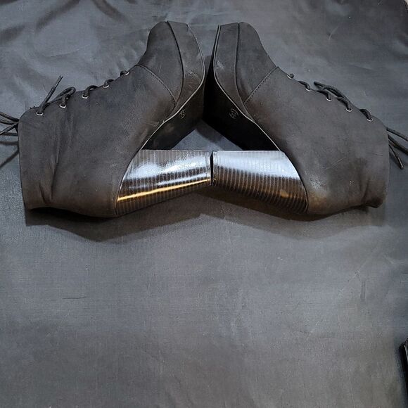 MOSSIMO SUPPLY CO WOMEN'S SUEDE HIGH HEEL ANKLE BOOTS - Picture 11 of 16